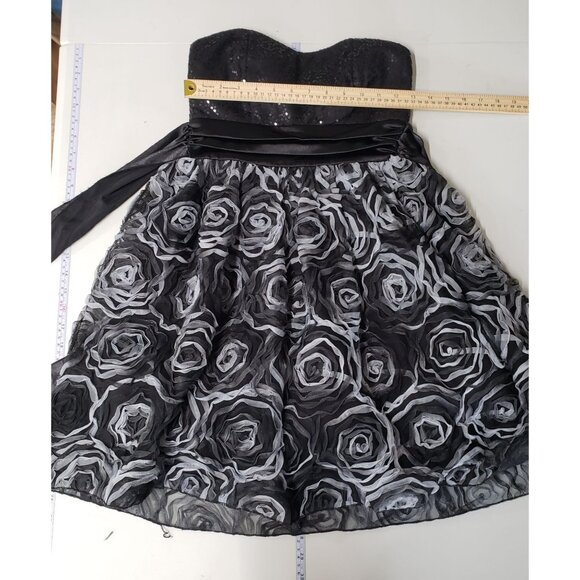 Black Strapless Sequin Rosette Mini Party Dress Size 8 Prom Cocktail Goth Glam - Picture 7 of 11